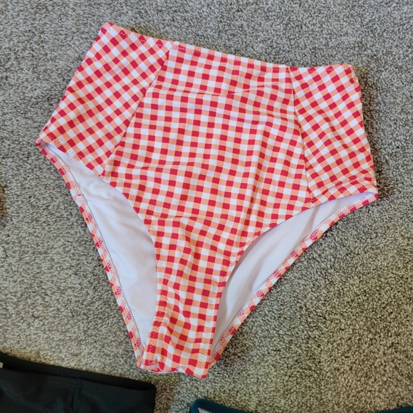 Bikini Bottoms - Picture 5 of 6